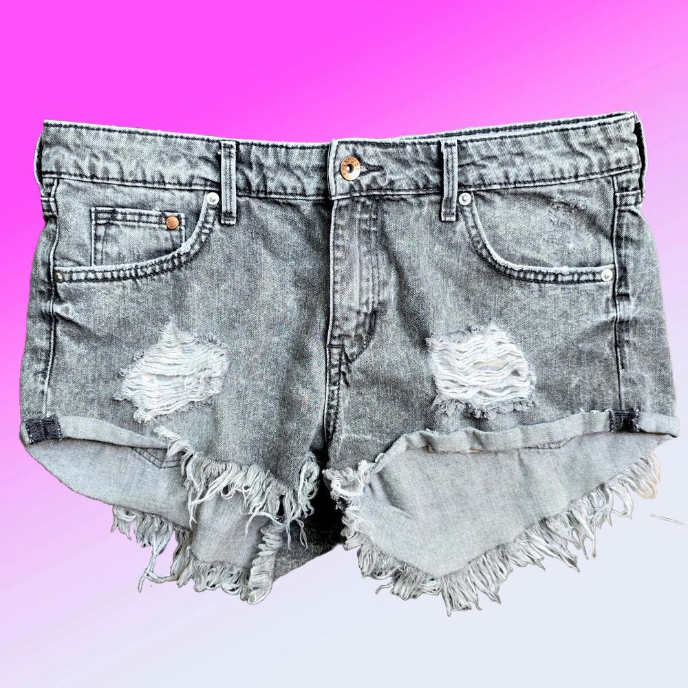 H&M Women's Distressed Denim Shorts Leopard Print Pockets